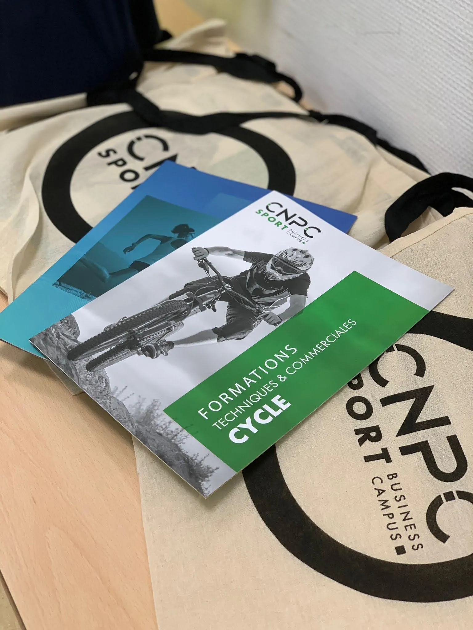 Supports de formation du CNPC Sport, avec une brochure consacrée au cycle