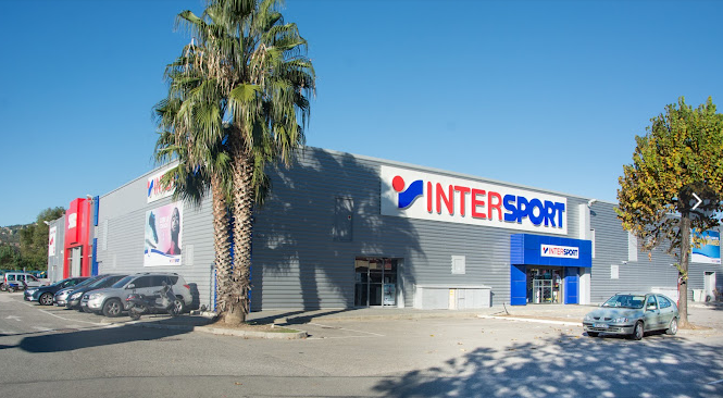 Façade du magasin INTERSPORT illustrant mon expérience en alternance